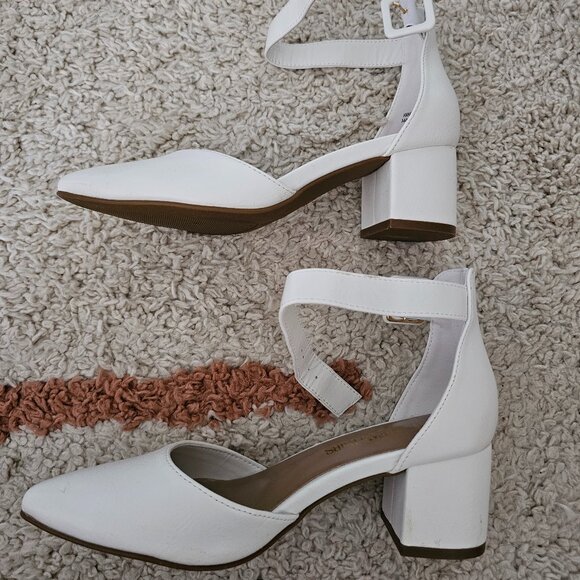 DREAM PAIRS Women's Chunky Closed Toe Block Heels - Picture 2 of 4